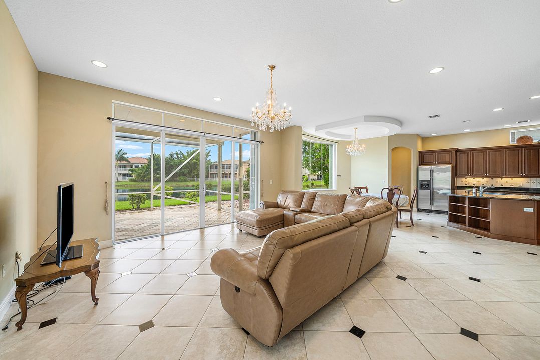 Под контрактом: $1,090,000 (6 спален, 5 ванн, 4168 Квадратных фут)