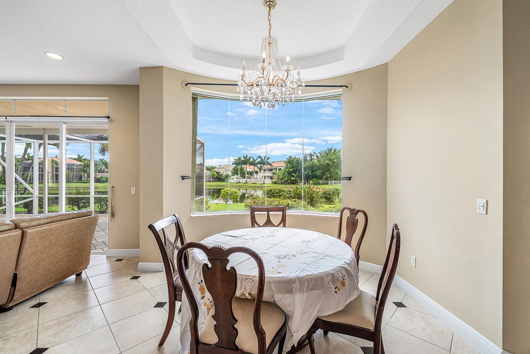 Под контрактом: $1,090,000 (6 спален, 5 ванн, 4168 Квадратных фут)