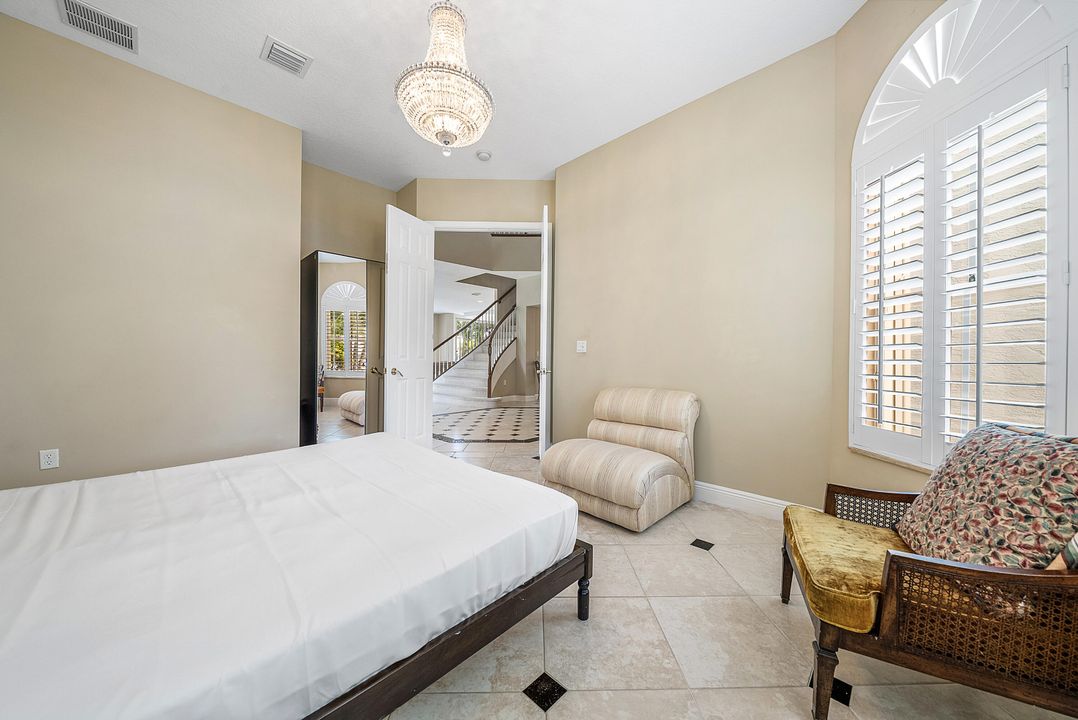 Под контрактом: $1,090,000 (6 спален, 5 ванн, 4168 Квадратных фут)