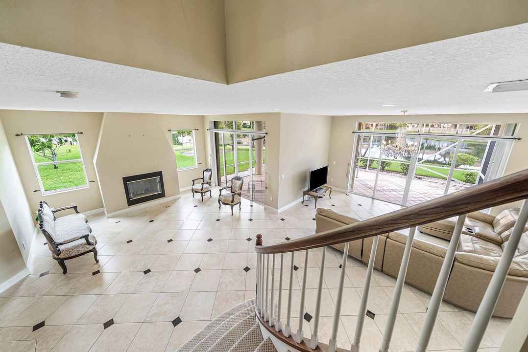 Под контрактом: $1,090,000 (6 спален, 5 ванн, 4168 Квадратных фут)