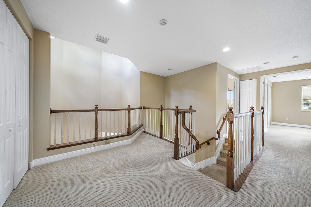 Под контрактом: $1,090,000 (6 спален, 5 ванн, 4168 Квадратных фут)