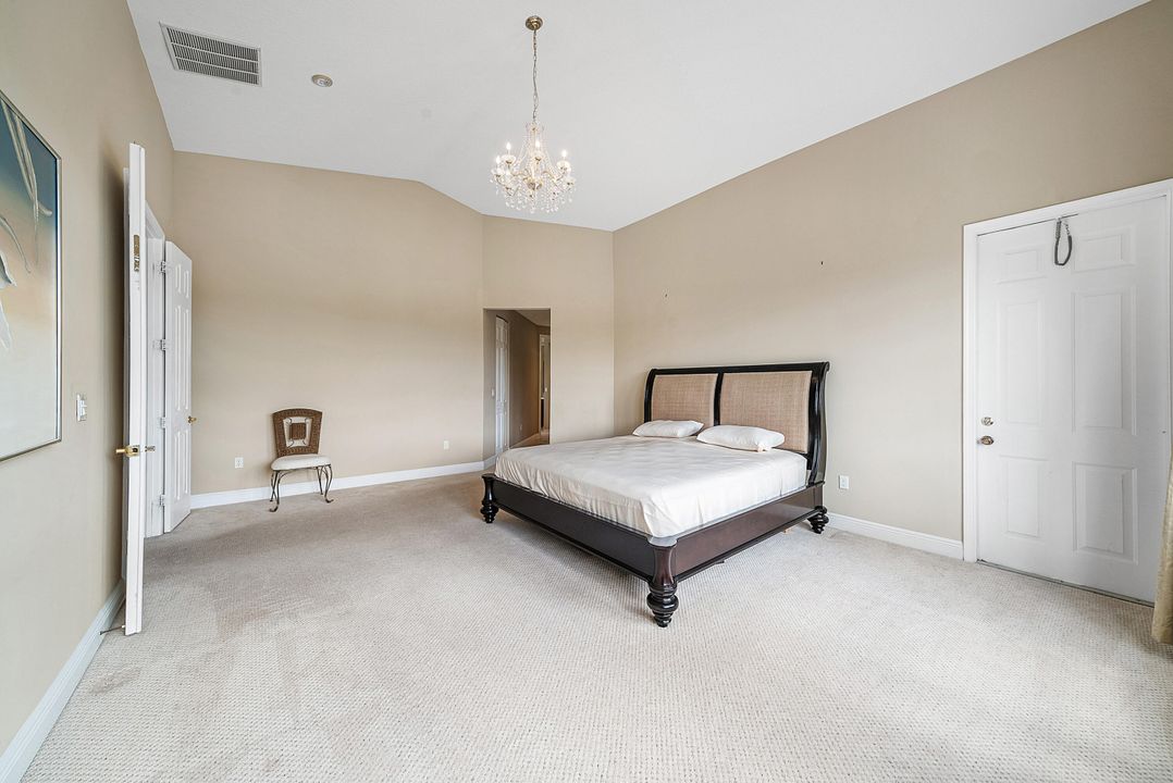 Под контрактом: $1,090,000 (6 спален, 5 ванн, 4168 Квадратных фут)