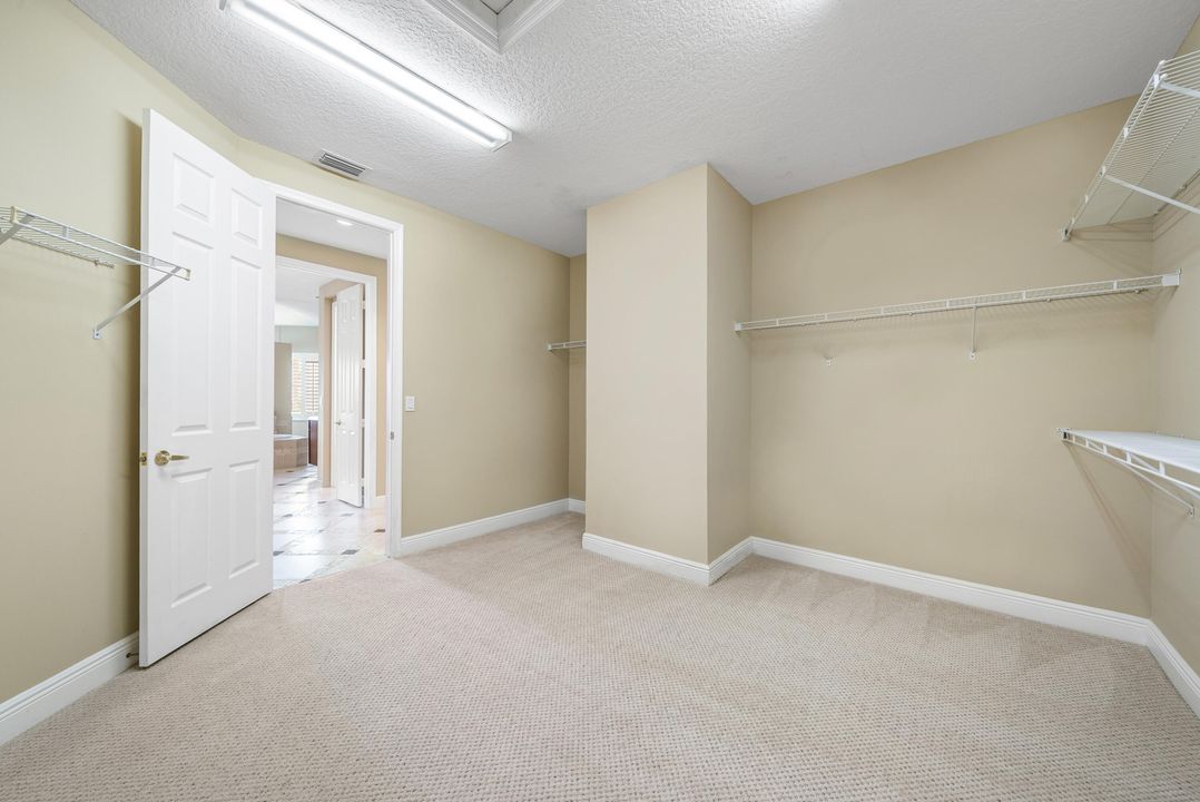 Под контрактом: $1,090,000 (6 спален, 5 ванн, 4168 Квадратных фут)