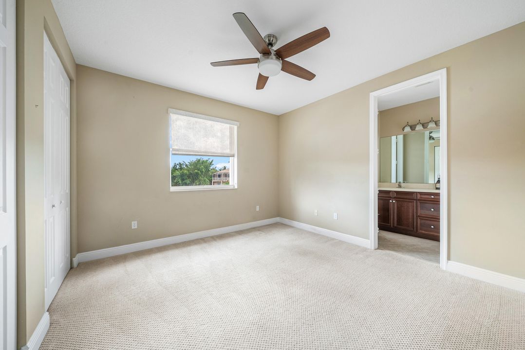 Под контрактом: $1,090,000 (6 спален, 5 ванн, 4168 Квадратных фут)