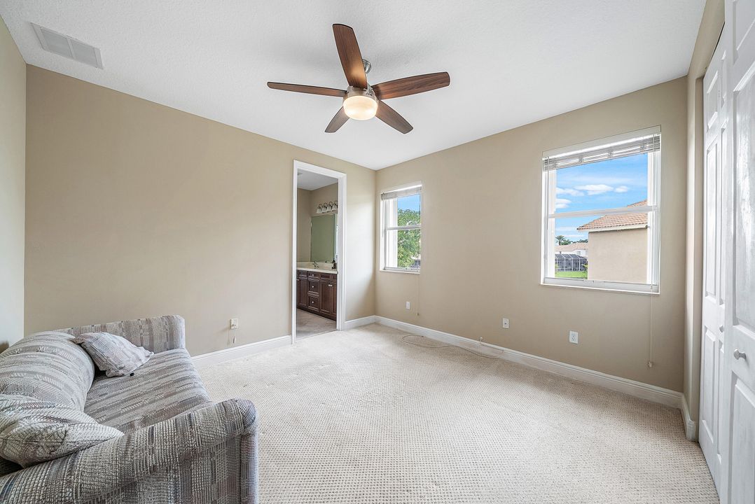 Под контрактом: $1,090,000 (6 спален, 5 ванн, 4168 Квадратных фут)