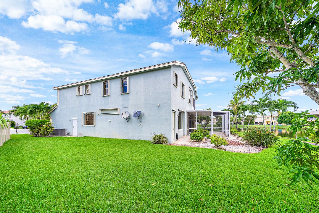 Под контрактом: $1,090,000 (6 спален, 5 ванн, 4168 Квадратных фут)