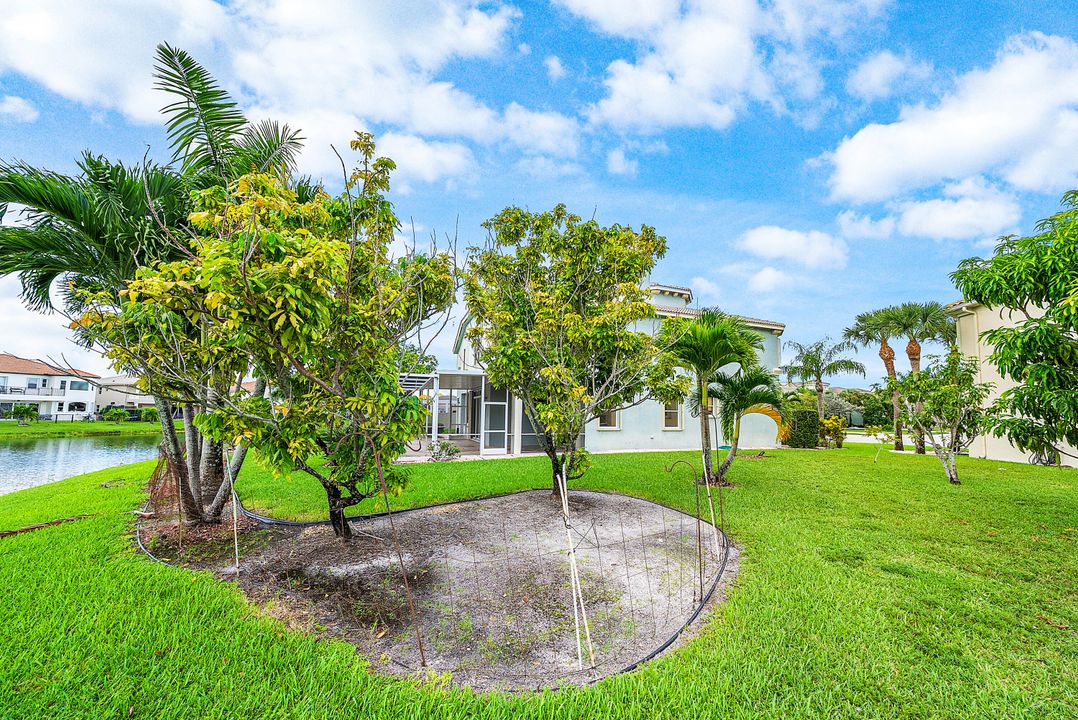 Под контрактом: $1,090,000 (6 спален, 5 ванн, 4168 Квадратных фут)