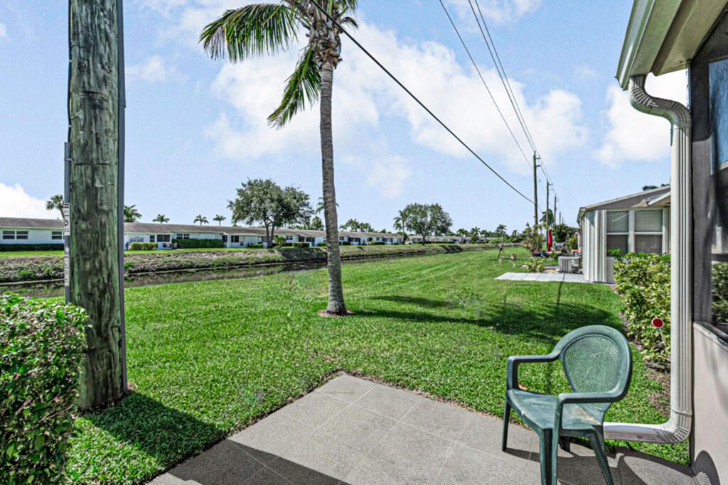 На продажу: $99,000 (2 спален, 1 ванн, 829 Квадратных фут)