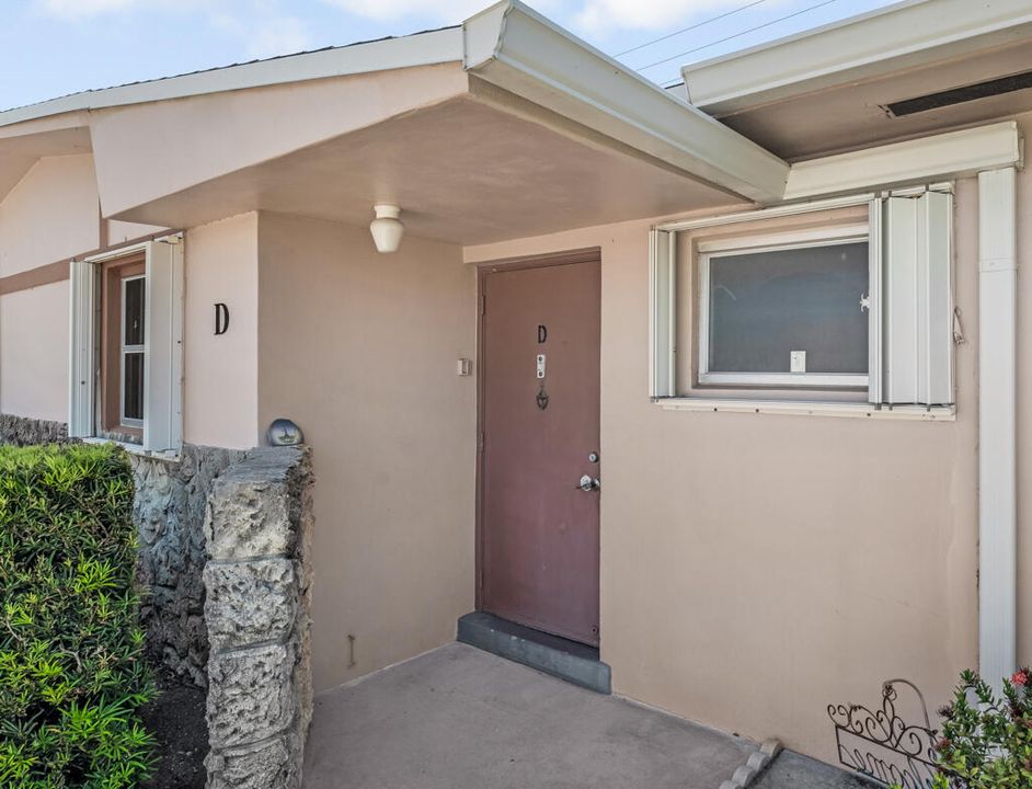 На продажу: $99,000 (2 спален, 1 ванн, 829 Квадратных фут)