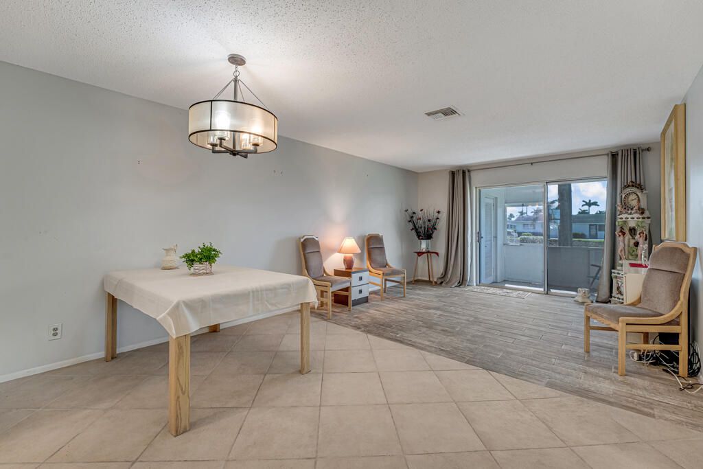 На продажу: $99,000 (2 спален, 1 ванн, 829 Квадратных фут)