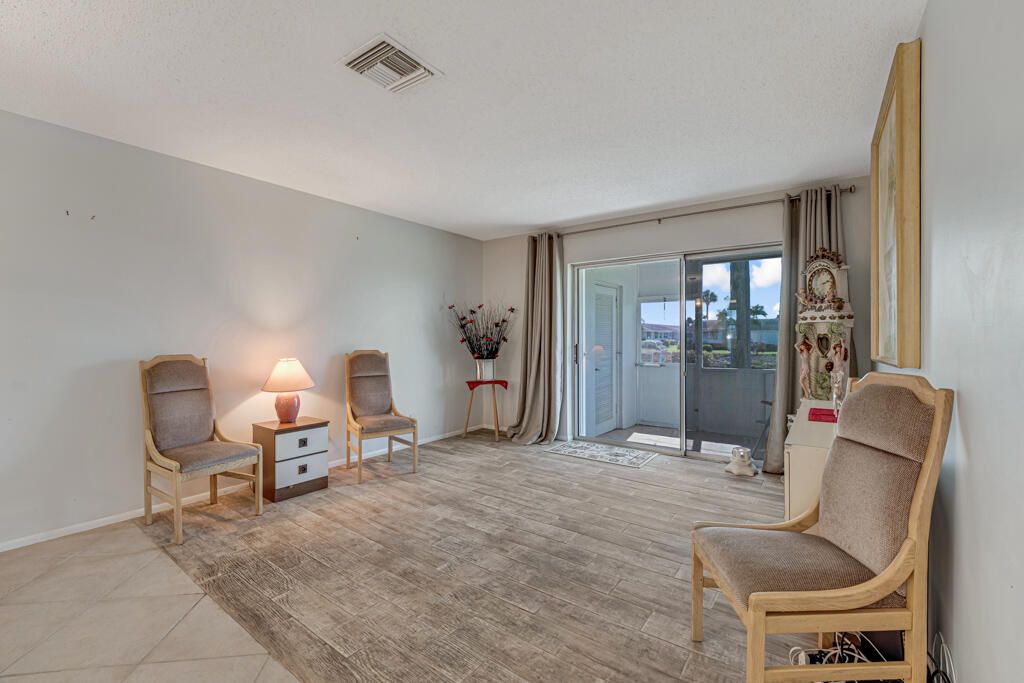 На продажу: $99,000 (2 спален, 1 ванн, 829 Квадратных фут)