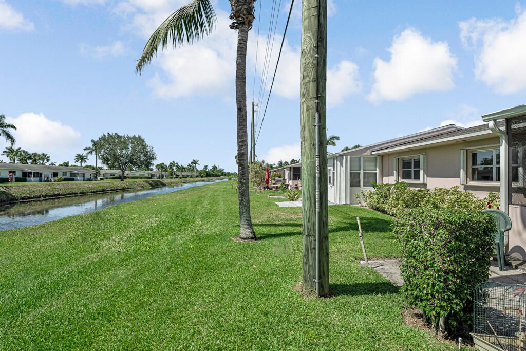 На продажу: $99,000 (2 спален, 1 ванн, 829 Квадратных фут)