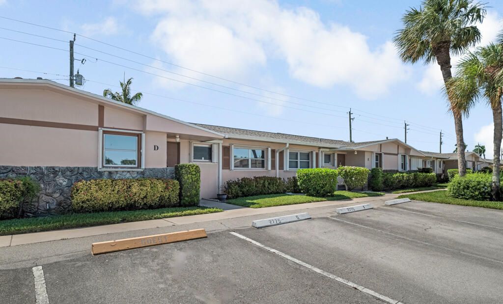 На продажу: $99,000 (2 спален, 1 ванн, 829 Квадратных фут)