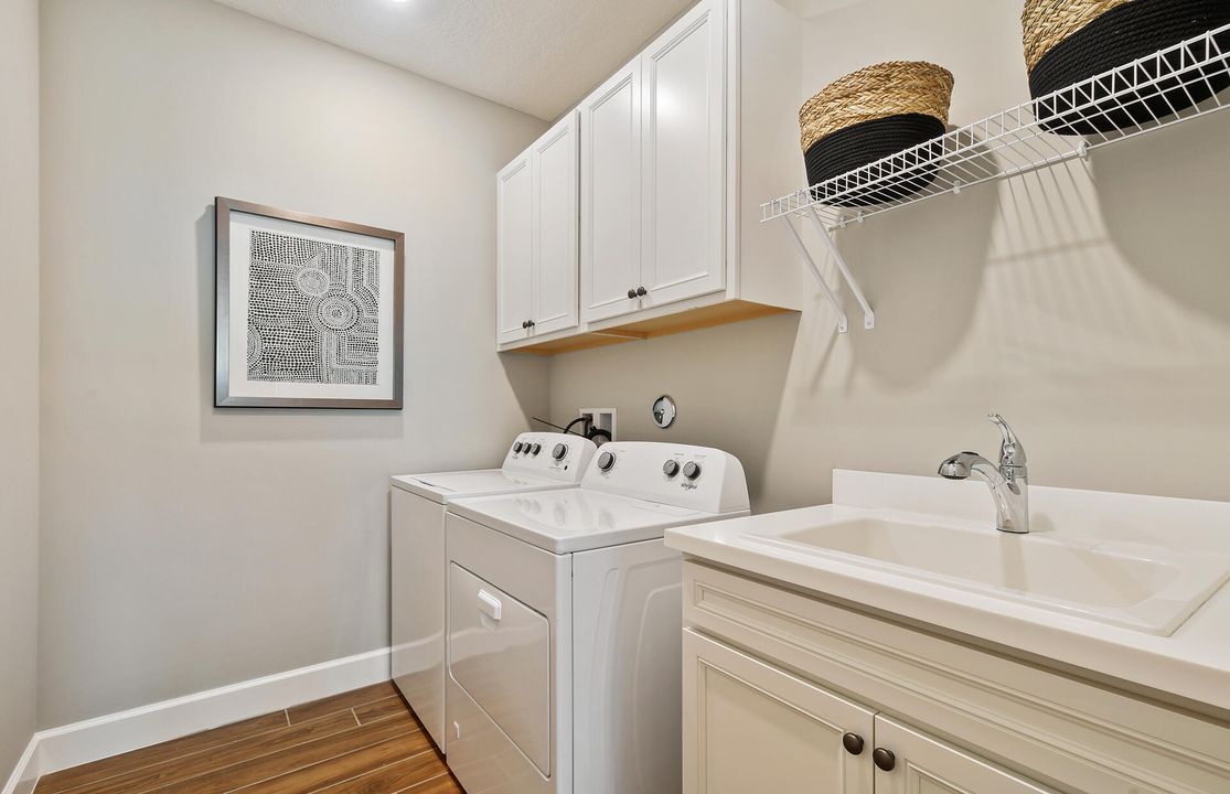 Active With Contract: $463,480 (2 beds, 2 baths, 1943 Square Feet)