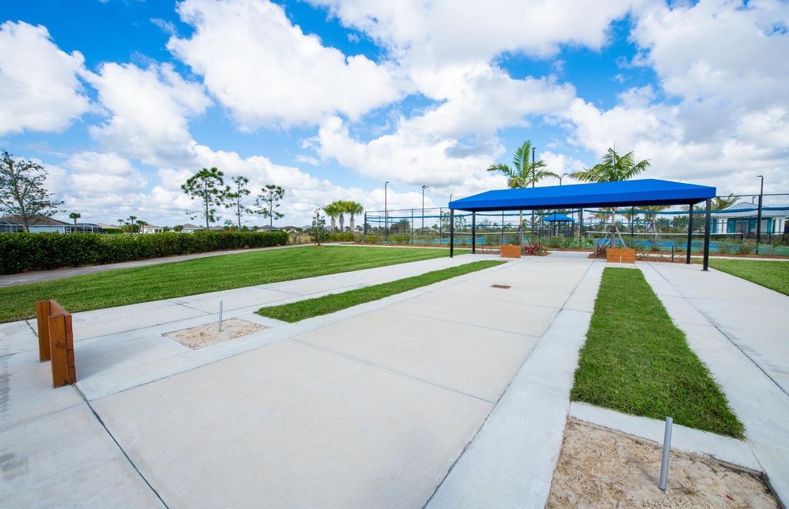 Active With Contract: $463,480 (2 beds, 2 baths, 1943 Square Feet)