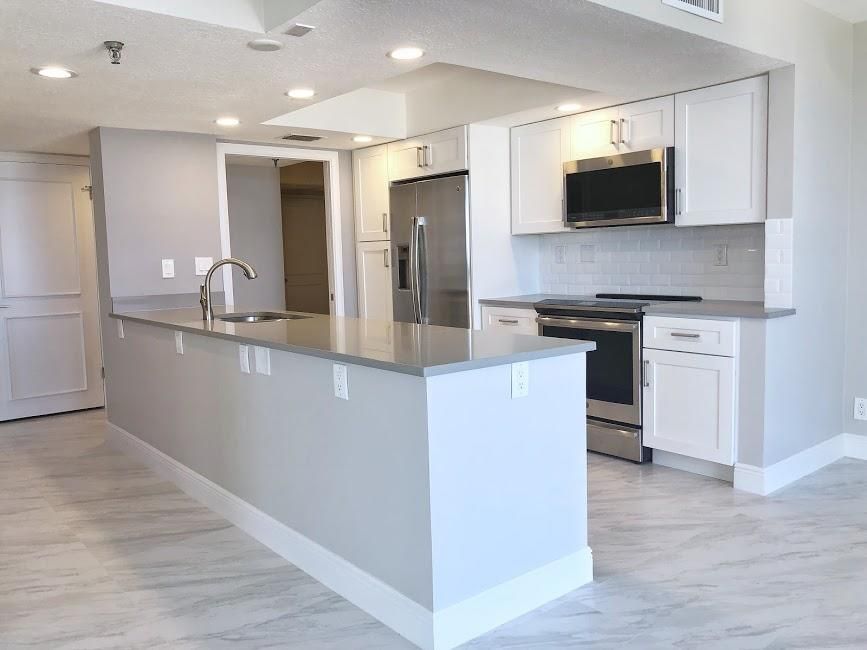 For Sale: $899,000 (2 beds, 2 baths, 1715 Square Feet)