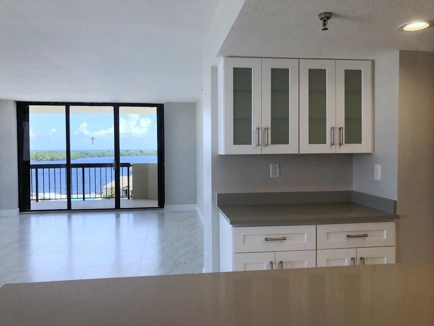 For Sale: $899,000 (2 beds, 2 baths, 1715 Square Feet)