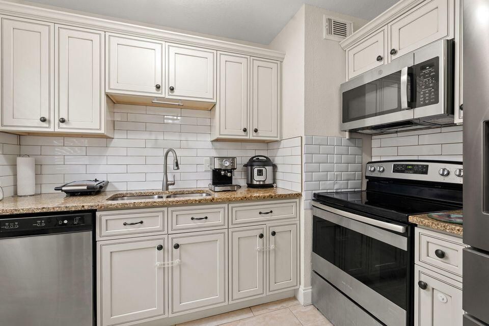 На продажу: $200,000 (3 спален, 1 ванн, 816 Квадратных фут)