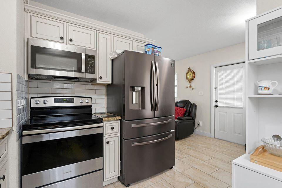 На продажу: $200,000 (3 спален, 1 ванн, 816 Квадратных фут)