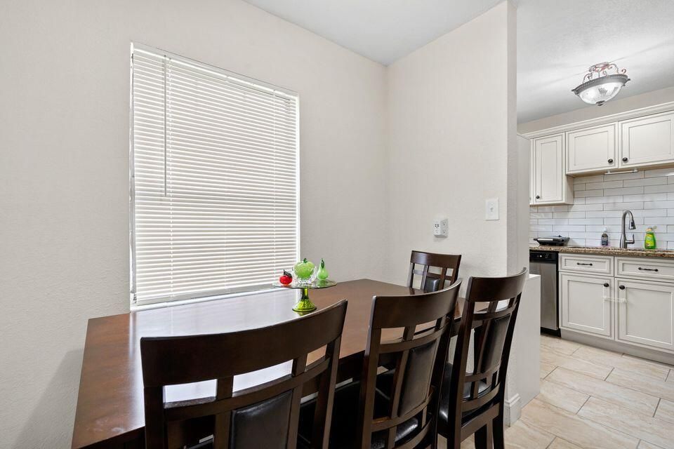 На продажу: $200,000 (3 спален, 1 ванн, 816 Квадратных фут)