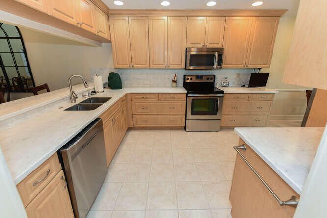 Activo con contrato: $389,000 (2 camas, 2 baños, 1396 Pies cuadrados)