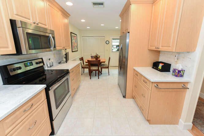 Activo con contrato: $389,000 (2 camas, 2 baños, 1396 Pies cuadrados)