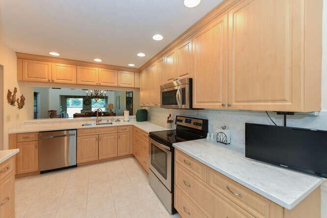 Activo con contrato: $389,000 (2 camas, 2 baños, 1396 Pies cuadrados)