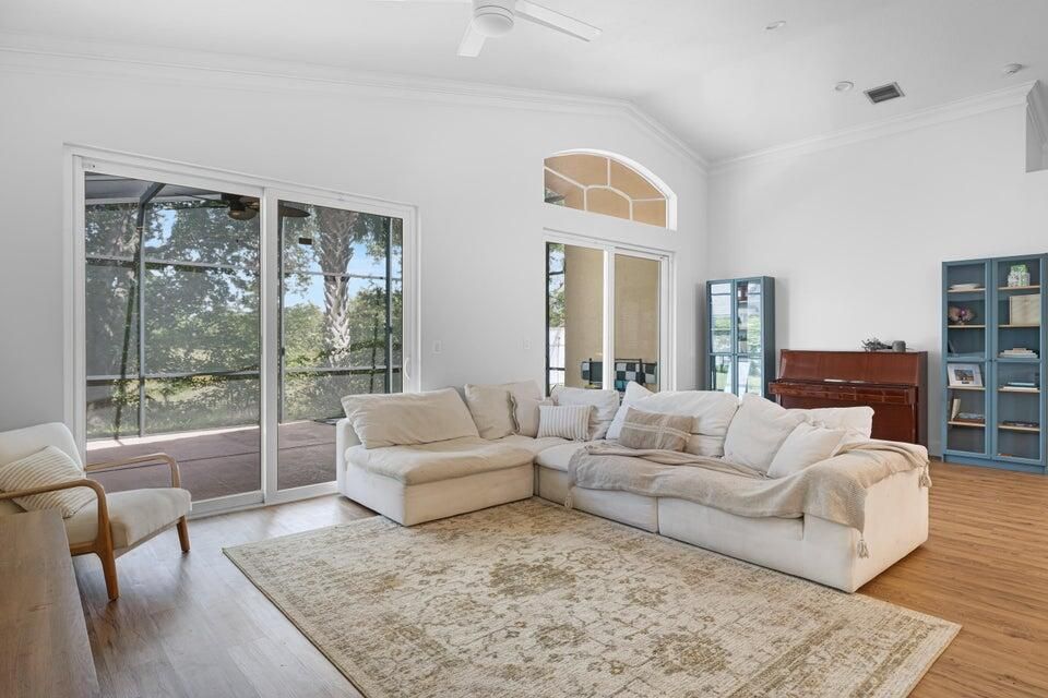 For Rent: $4,000 (3 beds, 2 baths, 2023 Square Feet)