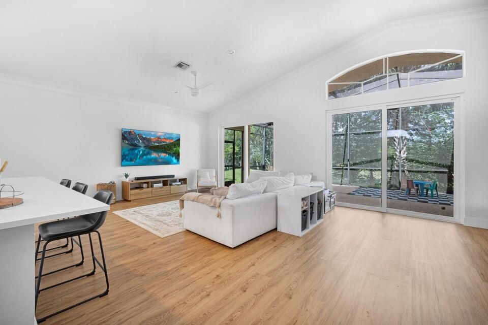 For Rent: $4,000 (3 beds, 2 baths, 2023 Square Feet)