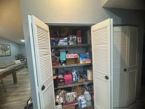 Под контрактом: $2,500 (3 спален, 2 ванн, 1300 Квадратных фут)