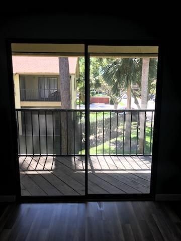 Под контрактом: $2,500 (3 спален, 2 ванн, 1300 Квадратных фут)