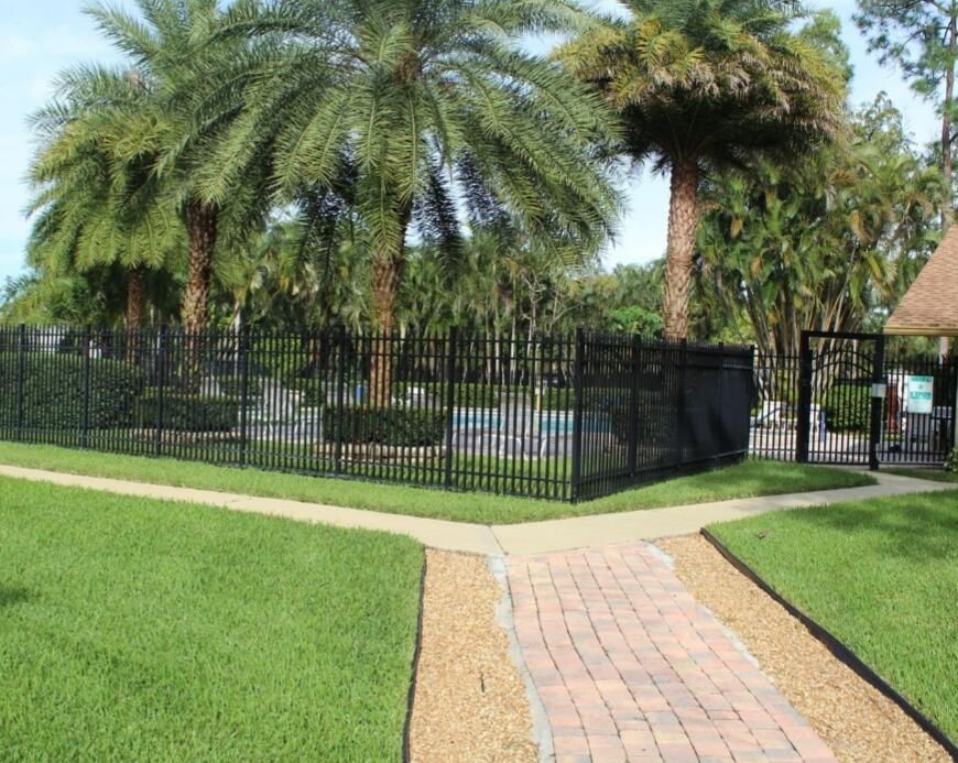 Под контрактом: $2,500 (3 спален, 2 ванн, 1300 Квадратных фут)