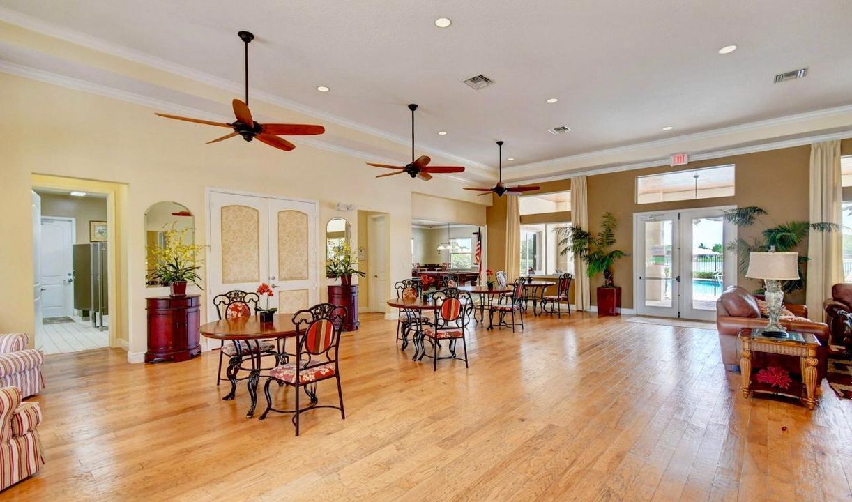 Activo con contrato: $369,000 (3 camas, 2 baños, 1590 Pies cuadrados)