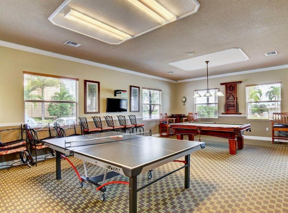 Activo con contrato: $369,000 (3 camas, 2 baños, 1590 Pies cuadrados)