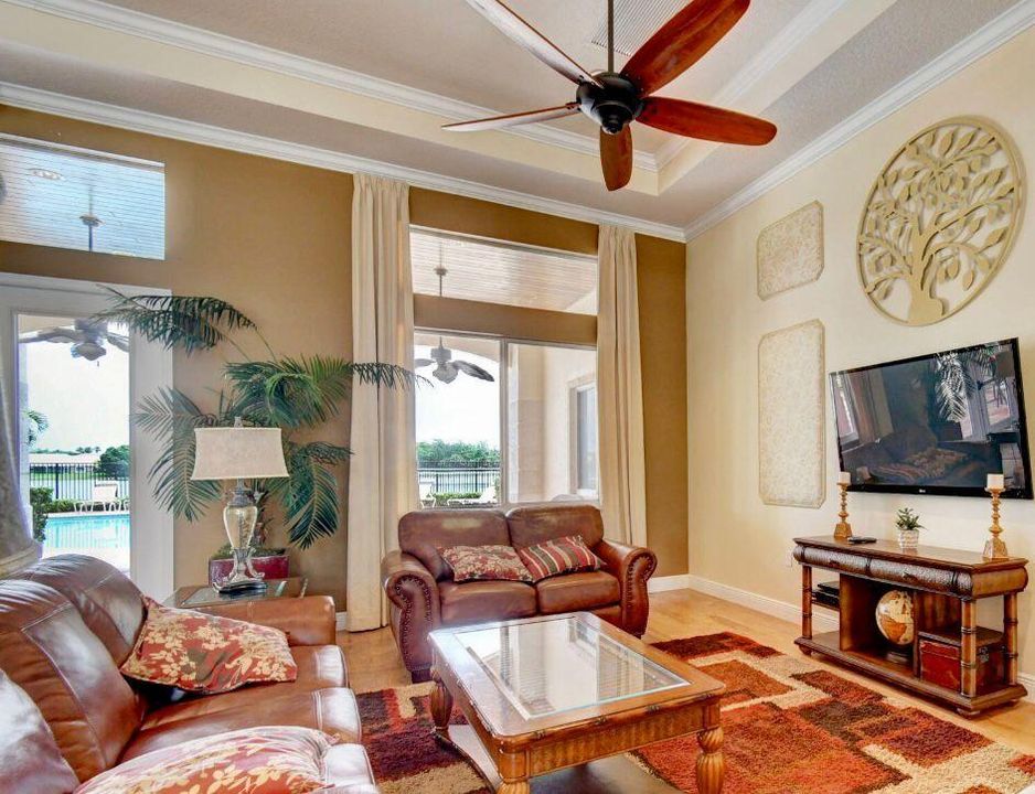 Activo con contrato: $369,000 (3 camas, 2 baños, 1590 Pies cuadrados)