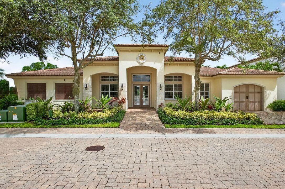 Activo con contrato: $369,000 (3 camas, 2 baños, 1590 Pies cuadrados)