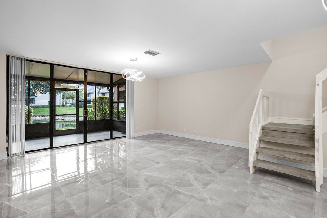 For Sale: $375,000 (2 beds, 2 baths, 1305 Square Feet)