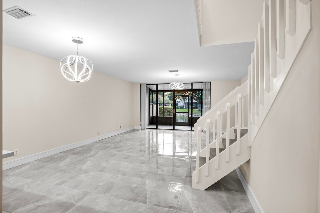 For Sale: $375,000 (2 beds, 2 baths, 1305 Square Feet)