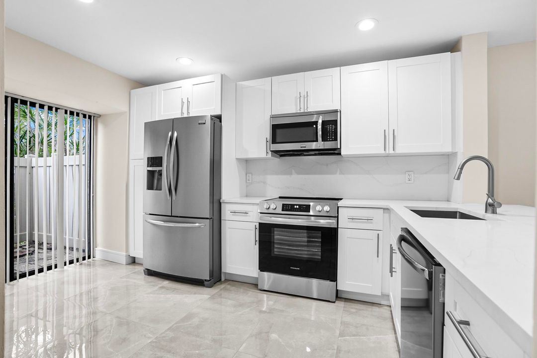 For Sale: $375,000 (2 beds, 2 baths, 1305 Square Feet)