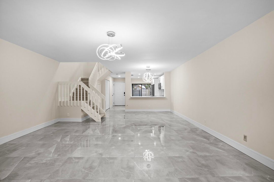 For Sale: $375,000 (2 beds, 2 baths, 1305 Square Feet)