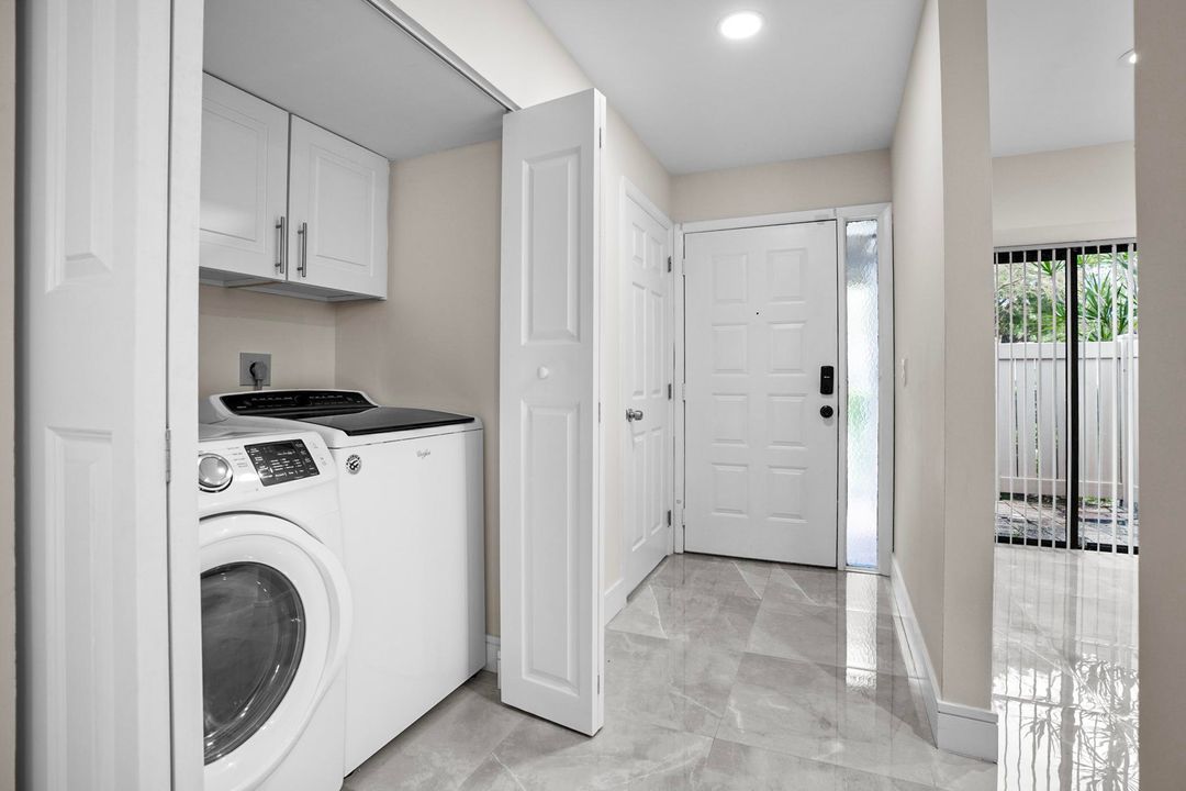 For Sale: $375,000 (2 beds, 2 baths, 1305 Square Feet)