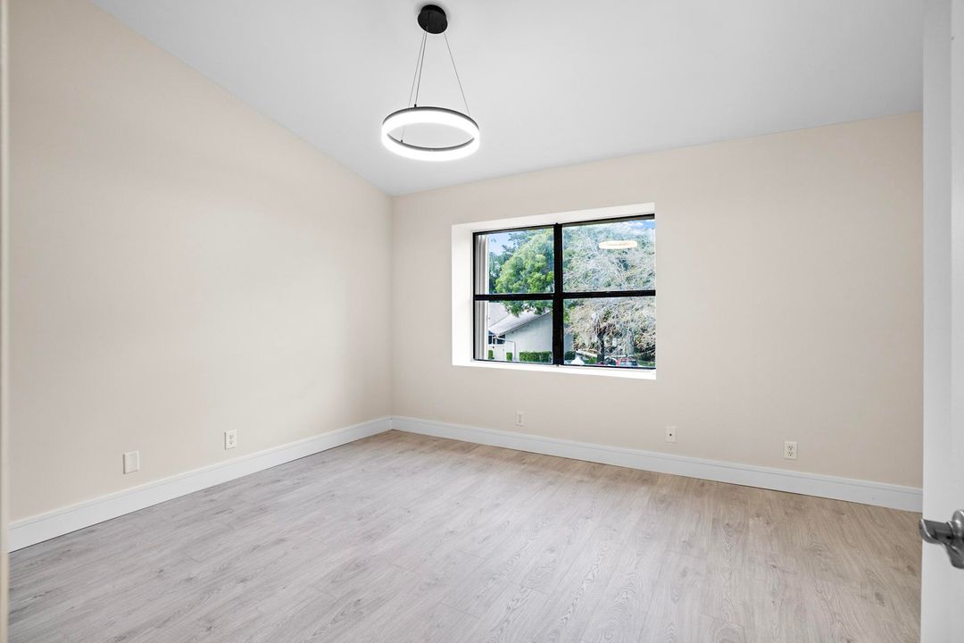 For Sale: $375,000 (2 beds, 2 baths, 1305 Square Feet)