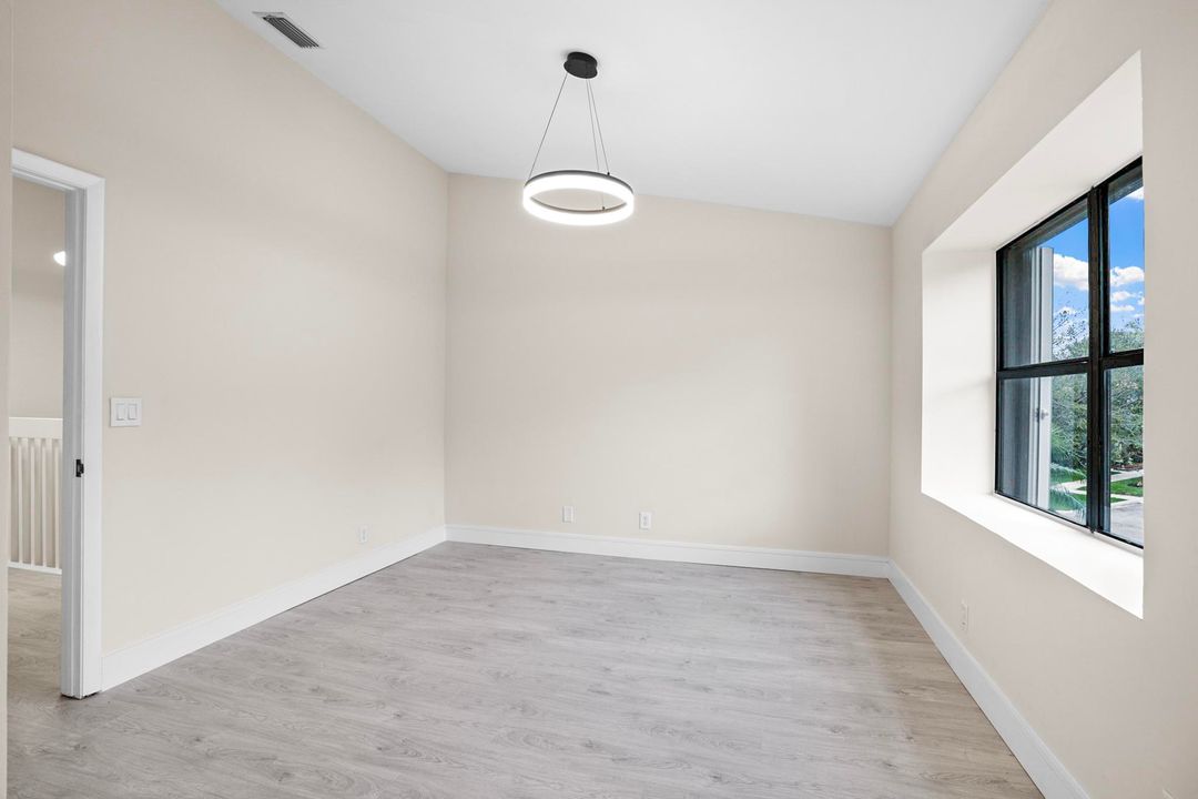 For Sale: $375,000 (2 beds, 2 baths, 1305 Square Feet)