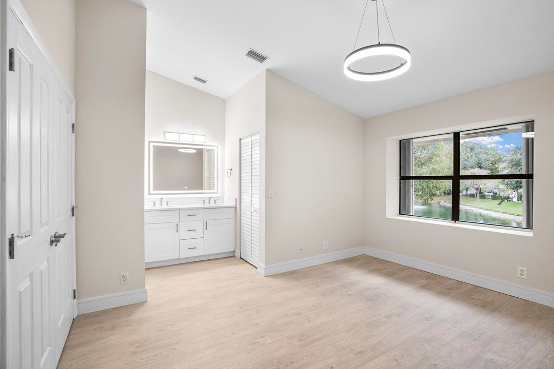 For Sale: $375,000 (2 beds, 2 baths, 1305 Square Feet)