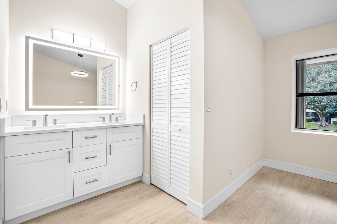 For Sale: $375,000 (2 beds, 2 baths, 1305 Square Feet)