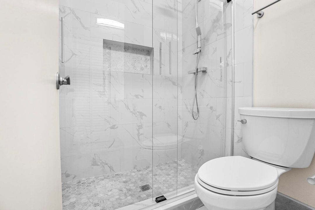 For Sale: $375,000 (2 beds, 2 baths, 1305 Square Feet)