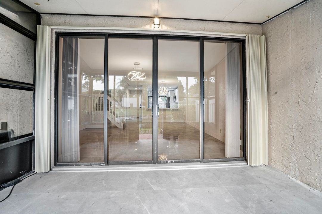 For Sale: $375,000 (2 beds, 2 baths, 1305 Square Feet)