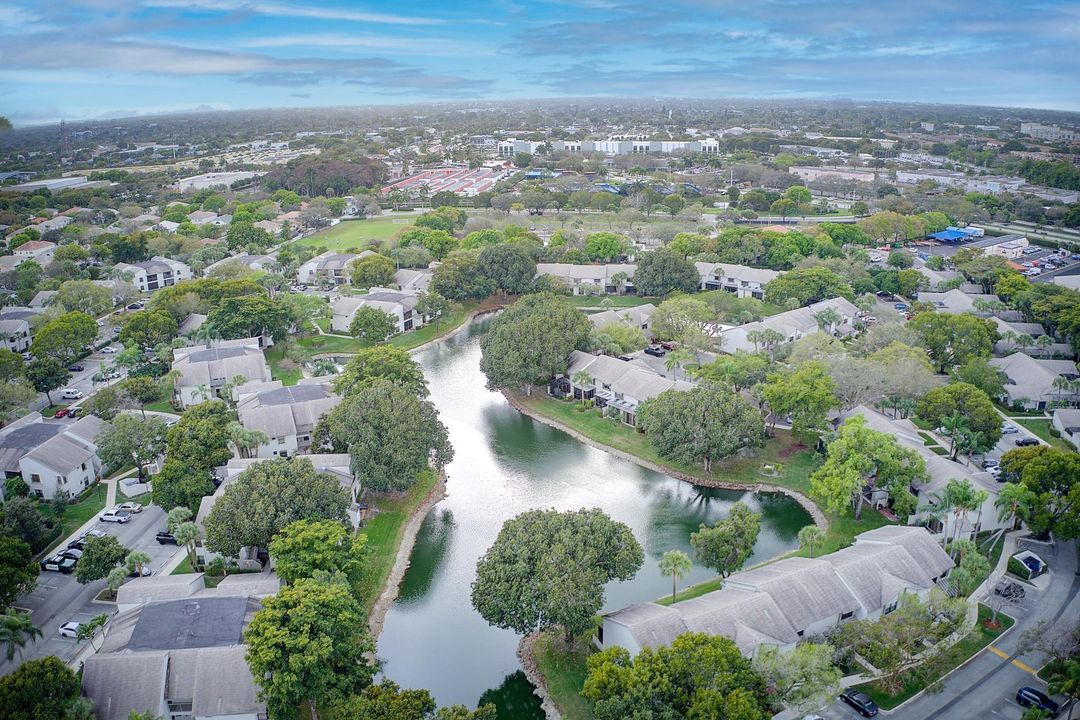 For Sale: $375,000 (2 beds, 2 baths, 1305 Square Feet)