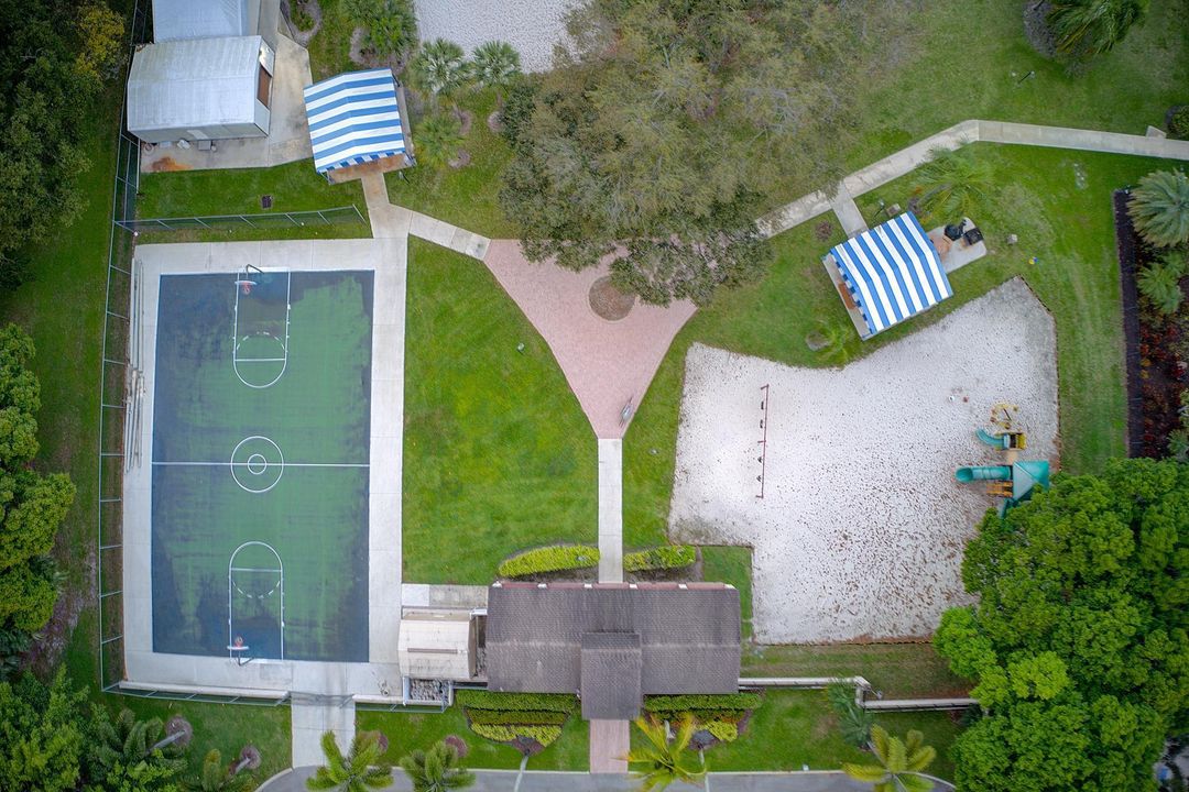 For Sale: $375,000 (2 beds, 2 baths, 1305 Square Feet)