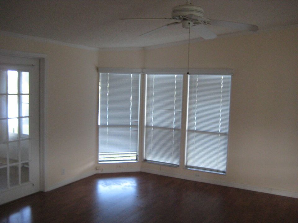 For Sale: $100,000 (2 beds, 2 baths, 1515 Square Feet)